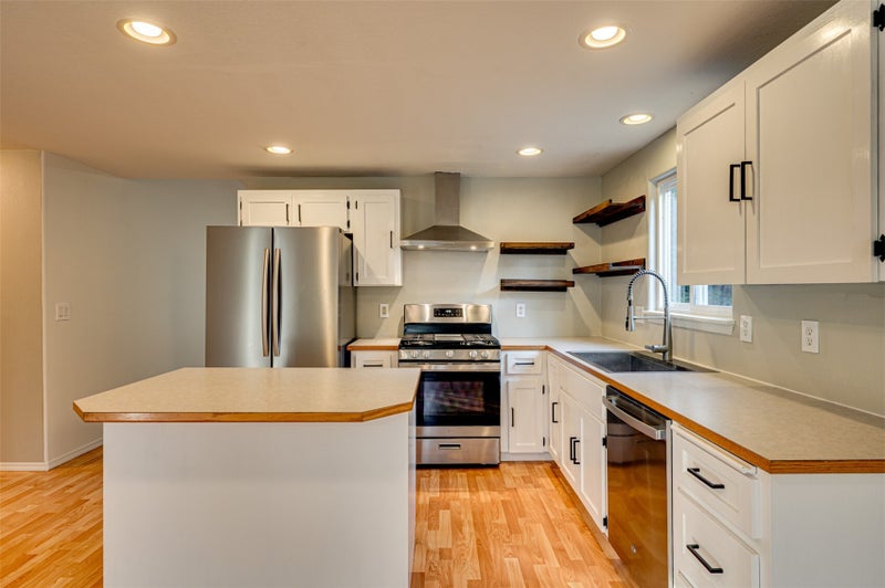 320 NW 25th Place