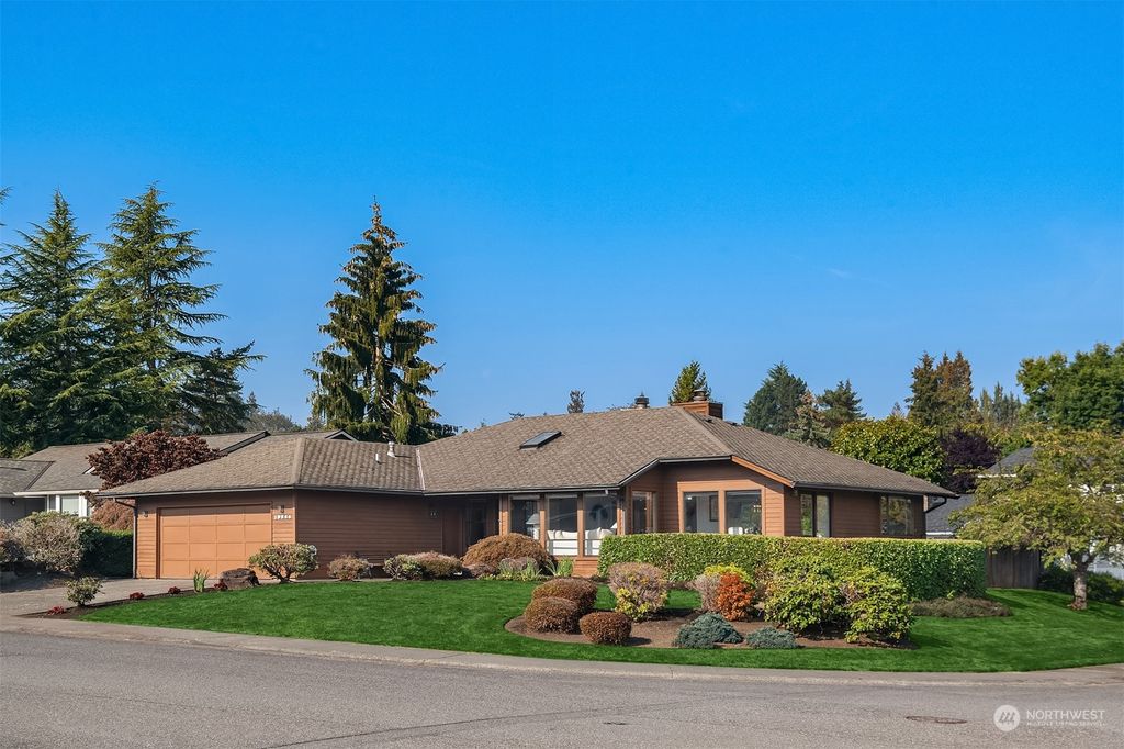 Photo of 19244 SE 47th Street, Issaquah, WA 98027 (MLS # 2010247)
