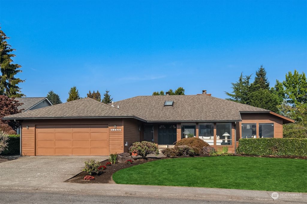 Photo of 19244 SE 47th Street, Issaquah, WA 98027 (MLS # 2010247)