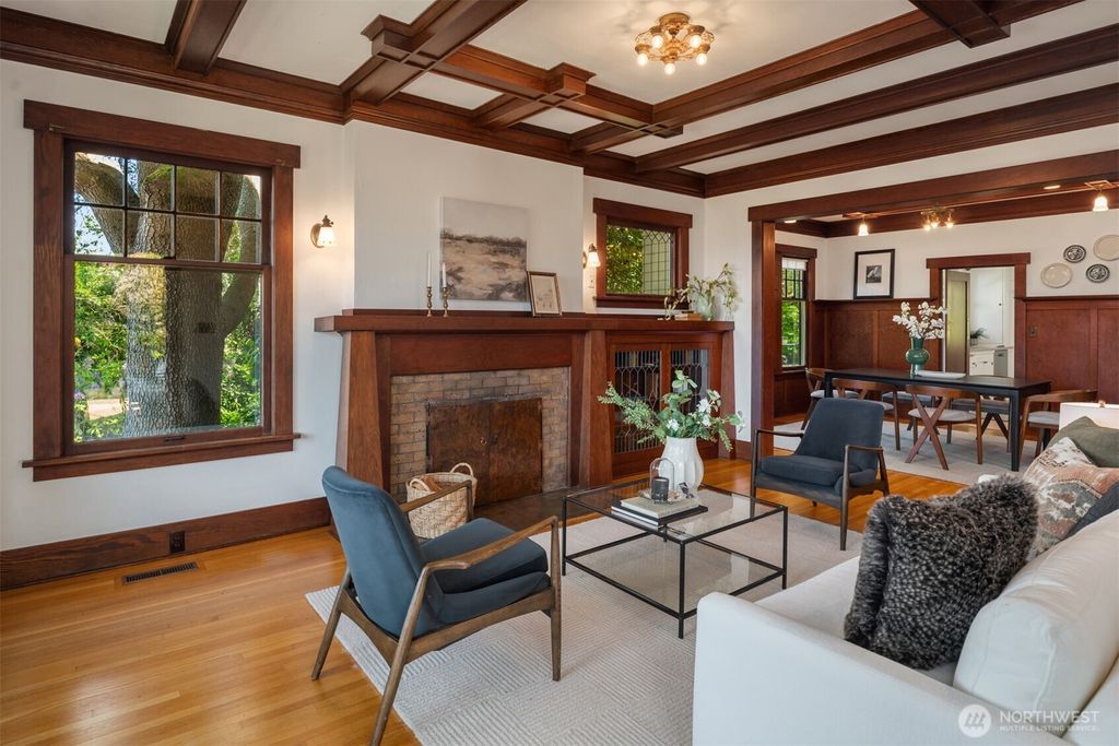 Photo of 4055 SW Holgate Street, Seattle, WA 98116 (MLS # 2552713)