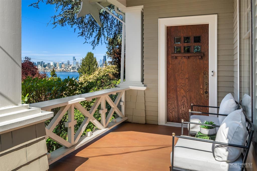 Photo of 4055 SW Holgate Street, Seattle, WA 98116 (MLS # 2552713)