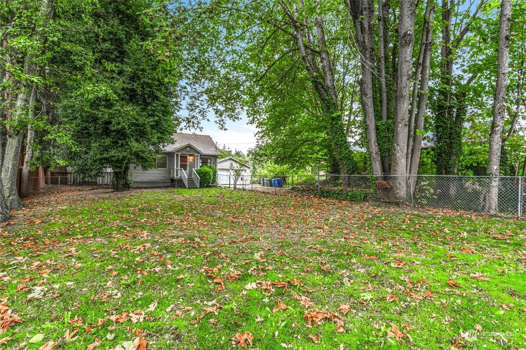 Photo of 10928 26th Avenue SW, Seattle, WA 98146 (MLS # 2309606)