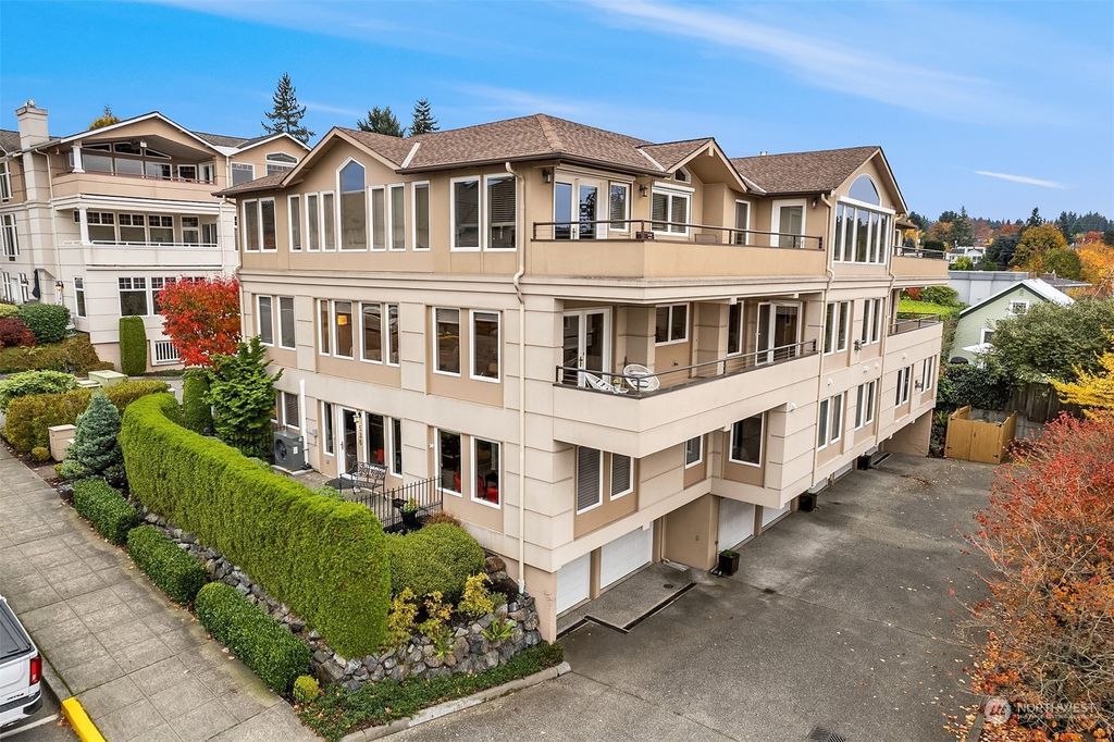 Photo of 536 Walnut Street #201, Edmonds, WA 98020 (MLS # 2180110)