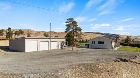Photo of 3670 N Wenas RD, Selah, WA 98942 (MLS # 2591629)