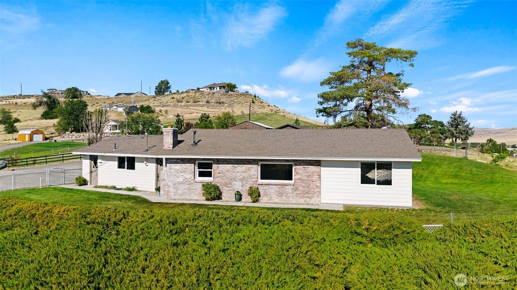 Photo of 3670 N Wenas RD, Selah, WA 98942 (MLS # 2591629)