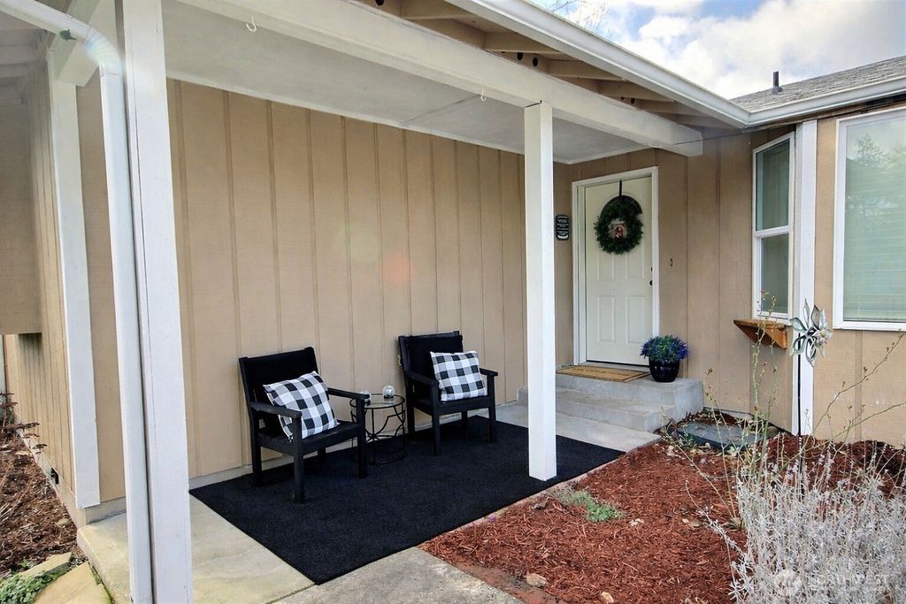 Photo of 14512 2nd Avenue E, Tacoma, WA 98445 (MLS # 2484850)