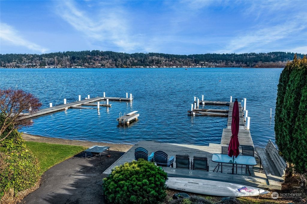Photo of 19534 SE 51st Street, Issaquah, WA 98027 (MLS # 2203108)