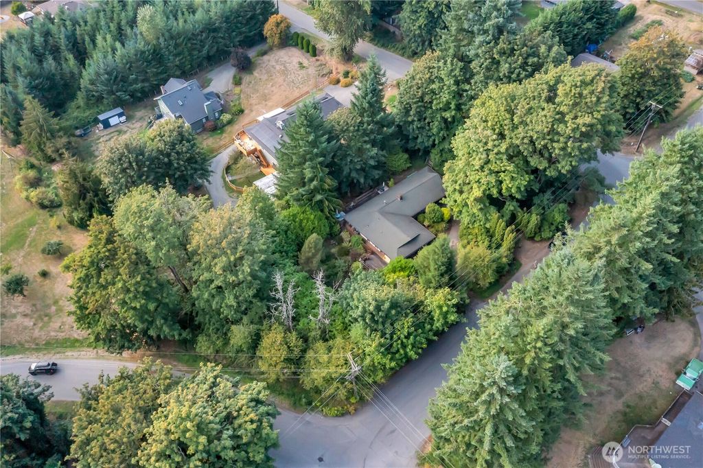 Photo of 13609 178th Avenue SE, Renton, WA 98059 (MLS # 2432821)