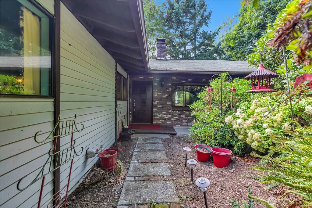 Photo of 13609 178th Avenue SE, Renton, WA 98059 (MLS # 2432821)
