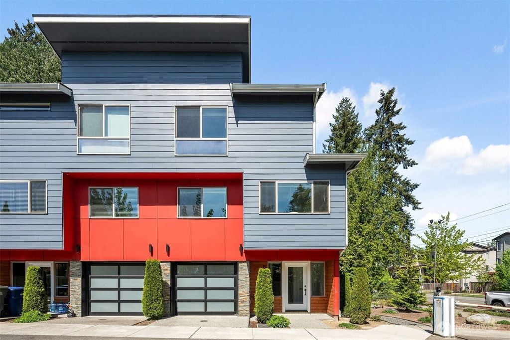 Photo of 19305 7th Ave AVE W #B6, Lynnwood, WA 98036 (MLS # 2518488)