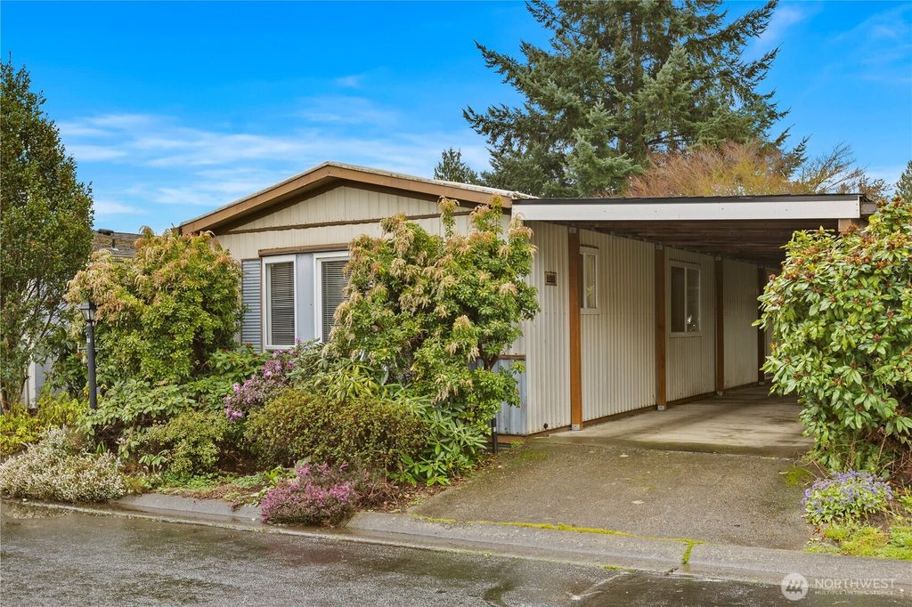 Photo of 725 37th Street SE #31, Auburn, WA 98002 (MLS # 2498546)