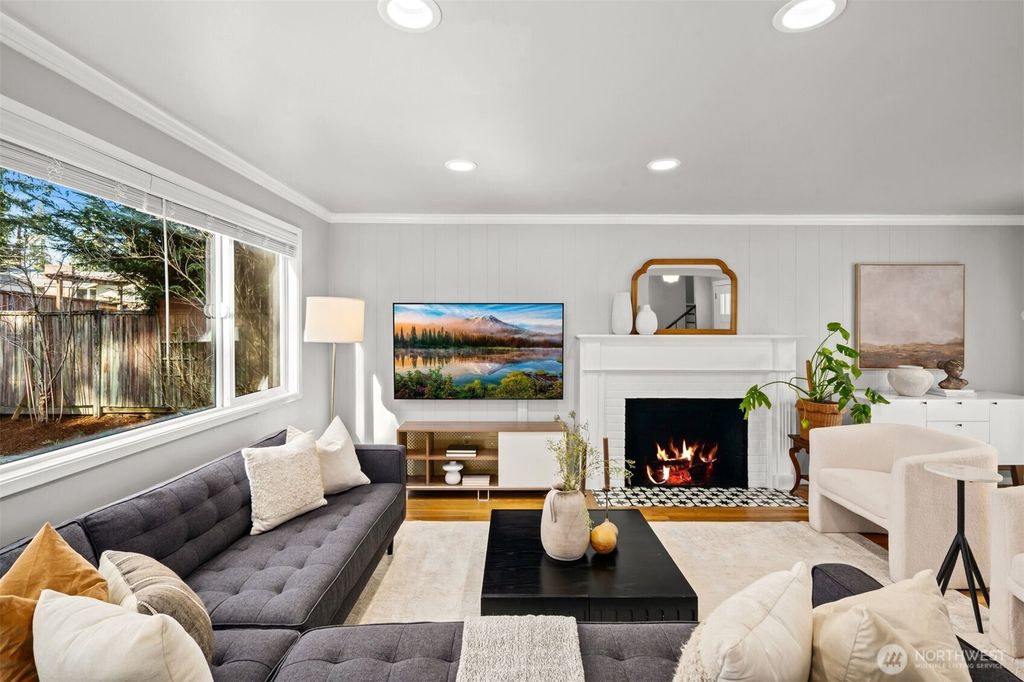 Photo of 119 164th Avenue NE, Bellevue, WA 98008 (MLS # 2486317)