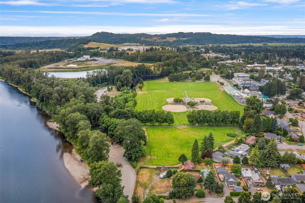 Photo of 618 RIVERVIEW Drive, Monroe, WA 98272 (MLS # 2419462)