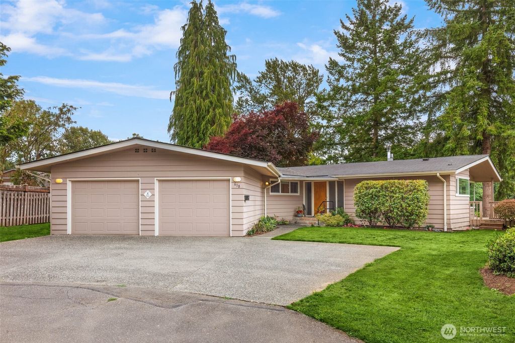 Photo of 618 RIVERVIEW Drive, Monroe, WA 98272 (MLS # 2419462)
