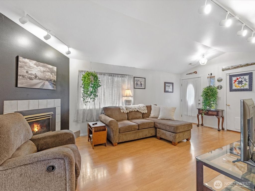 Photo of 17514 Spring Lane Avenue, Marysville, WA 98271 (MLS # 2532066)