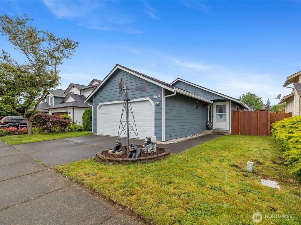 Photo of 17514 Spring Lane Avenue, Marysville, WA 98271 (MLS # 2532066)