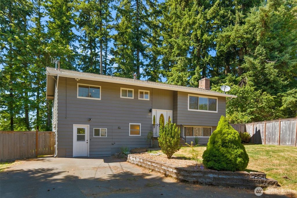 Photo of 20101 95th Place NE, Bothell, WA 98011 (MLS # 2439444)
