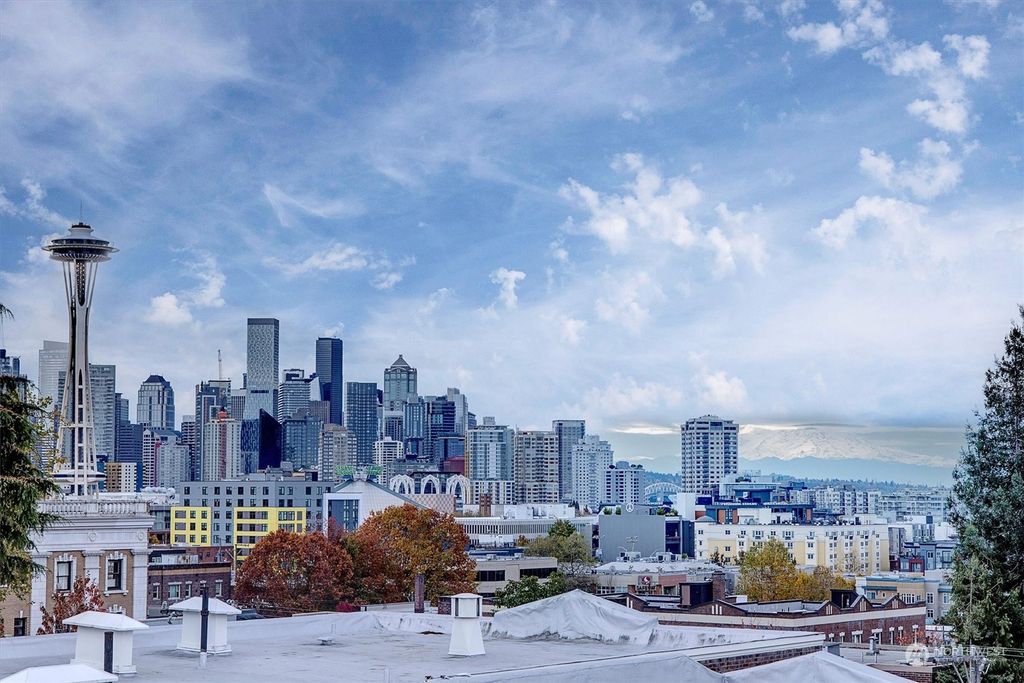 Photo of 912 3rd Avenue W #302, Seattle, WA 98119 (MLS # 2307055)