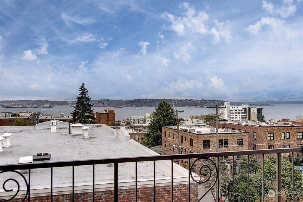 Photo of 912 3rd Avenue W #302, Seattle, WA 98119 (MLS # 2307055)