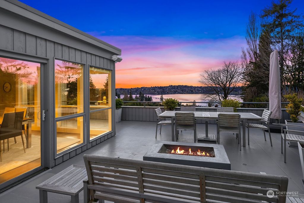 Photo of 7560 SE 71st Street, Mercer Island, WA 98040 (MLS # 2052612)