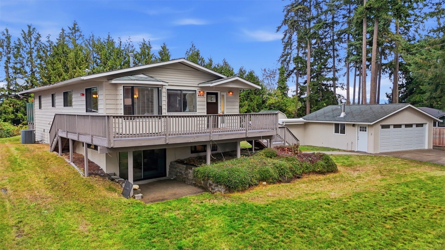 4816 Aqua Drive E