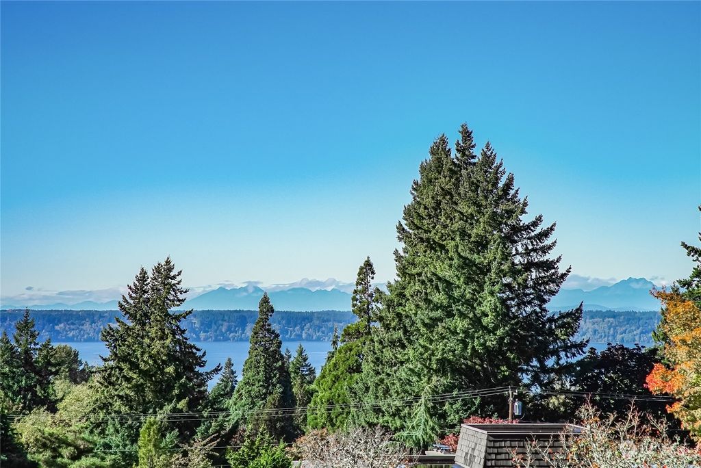 Photo of 216 SW 191st Street, Normandy Park, WA 98166 (MLS # 2169381)