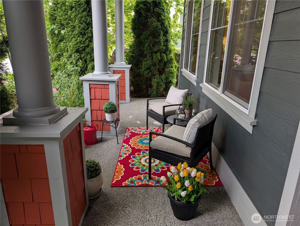 Photo of 405 Bondgard Avenue E, Enumclaw, WA 98022 (MLS # 2372170)