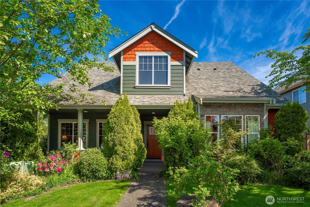 Photo of 405 Bondgard Avenue E, Enumclaw, WA 98022 (MLS # 2372170)