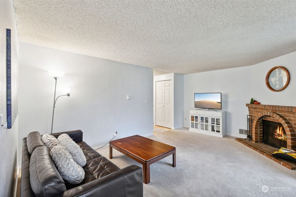 Photo of 12508 NE 142nd Lane #C-106, Kirkland, WA 98034 (MLS # 2309472)