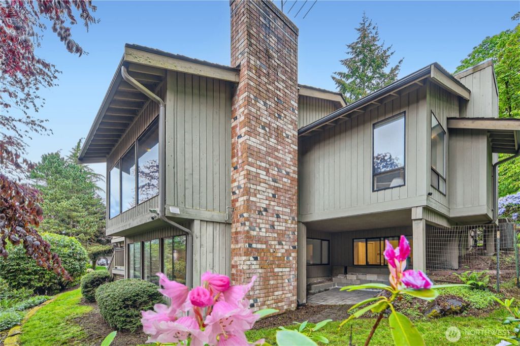 Photo of 14323 SE 49th Street, Bellevue, WA 98006 (MLS # 2377830)