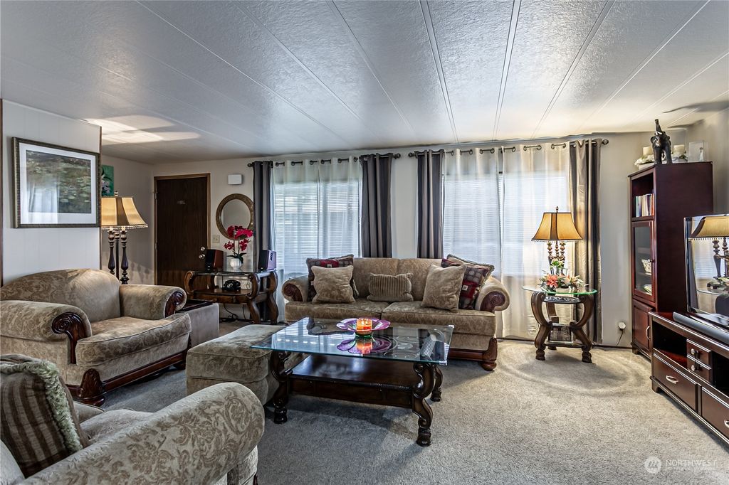 Photo of 1402 22nd Street NE #214, Auburn, WA 98002 (MLS # 2322699)