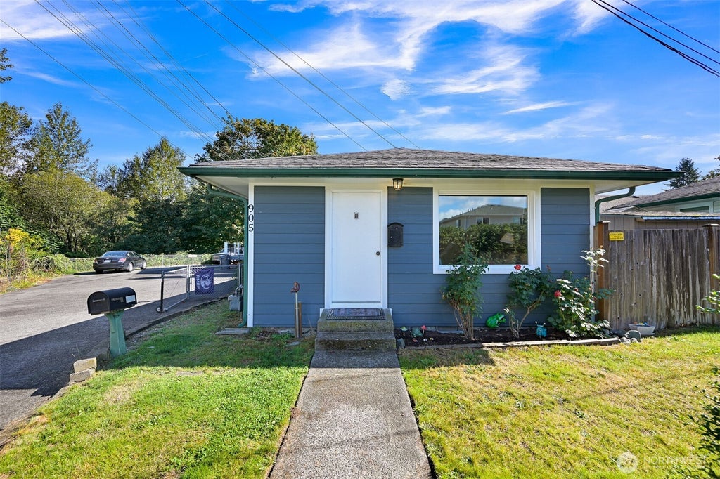 Photo of 905 Broadway Street, Arlington, WA 98223 (MLS # 2579197)