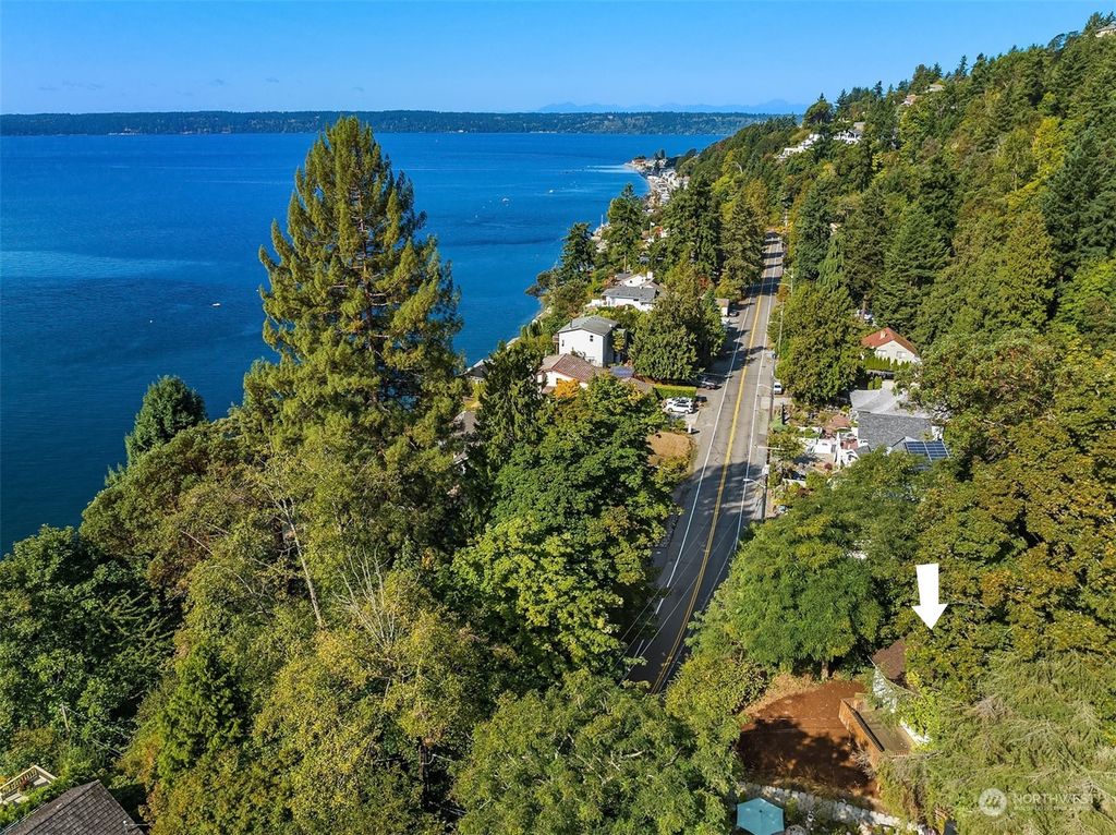 Photo of 2426 SW 172nd Street, Burien, WA 98166 (MLS # 2165182)