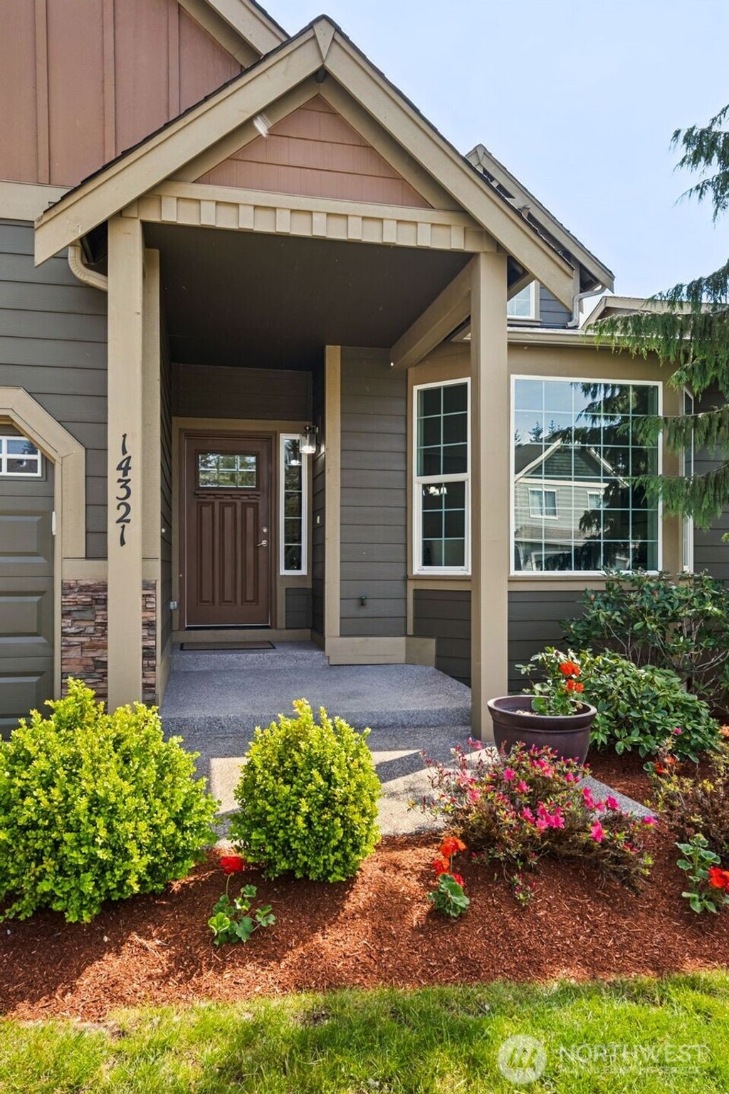 Photo of 14321 SE 278th Street, Kent, WA 98042 (MLS # 2523922)