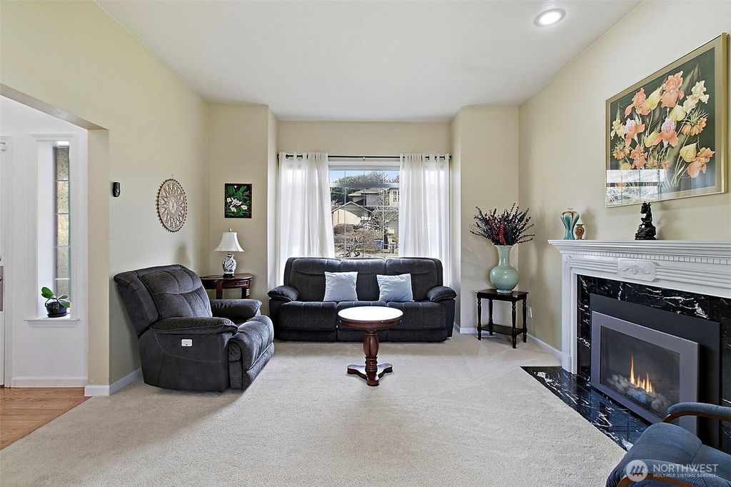 Photo of 23915 135th Pl SE Pl, Kent, WA 98042 (MLS # 2481768)