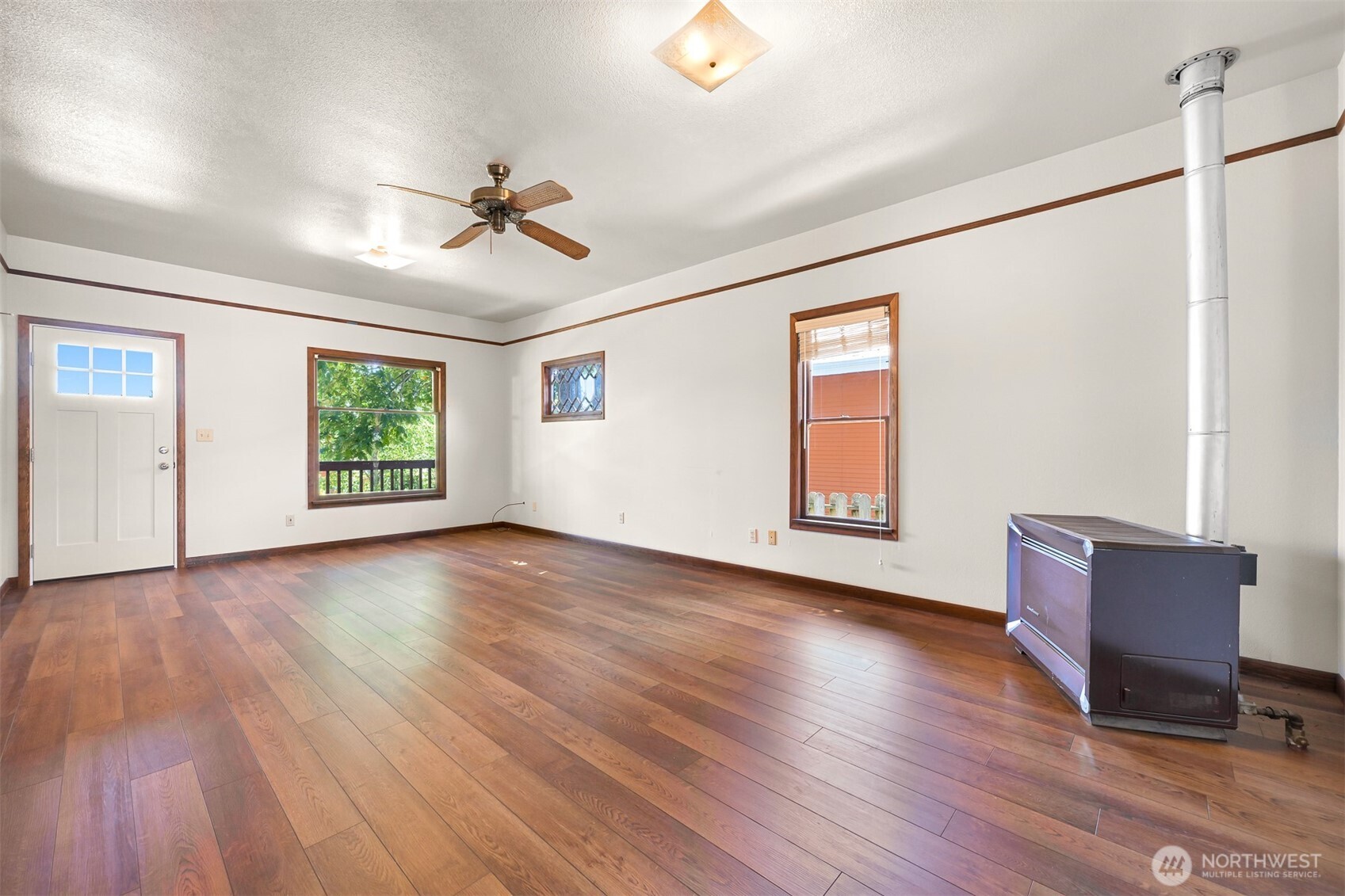 Bellingham, Washington 98225, United States, 2 Bedrooms Bedrooms, ,1 BathroomBathrooms,Residential,Pending,195666