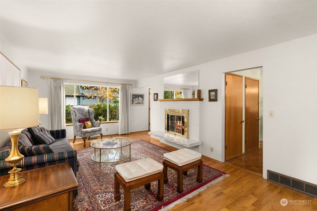 Photo of 12118 NE 66th Street, Kirkland, WA 98033 (MLS # 2308903)