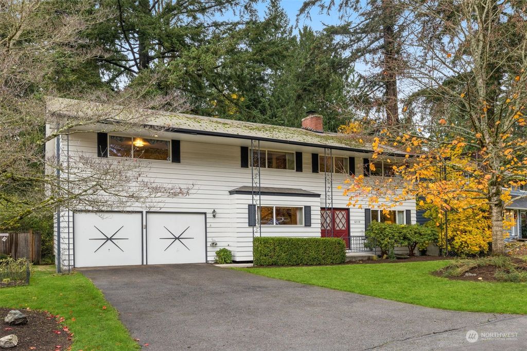 Photo of 12118 NE 66th Street, Kirkland, WA 98033 (MLS # 2308903)