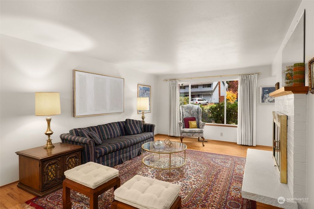 Photo of 12118 NE 66th Street, Kirkland, WA 98033 (MLS # 2308903)