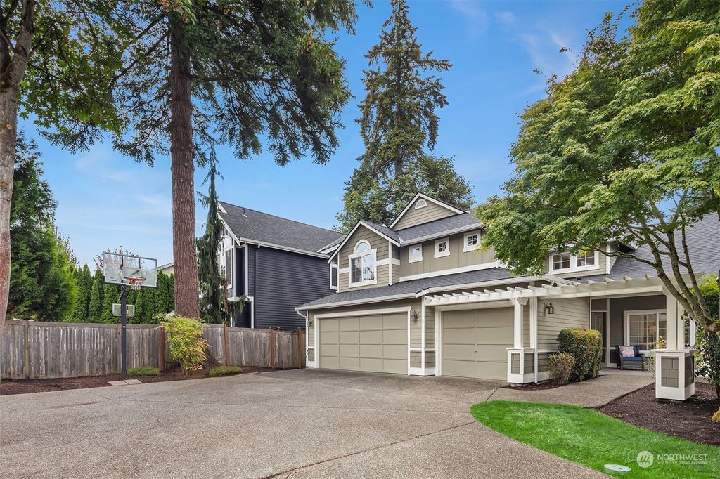 Photo of 12711 NE 100th Place, Kirkland, WA 98033 (MLS # 2277257)