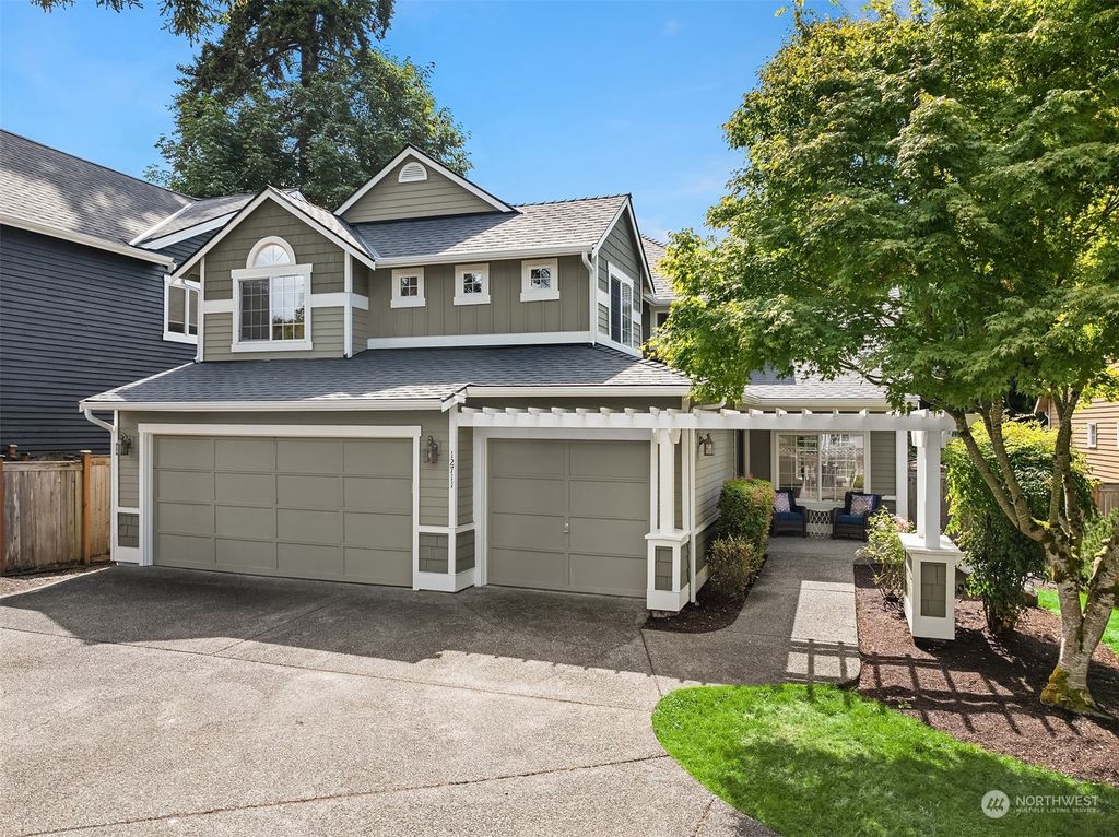 Photo of 12711 NE 100th Place, Kirkland, WA 98033 (MLS # 2277257)