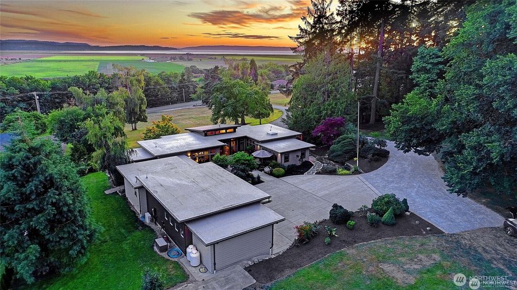 Photo of 28407 Pioneer Highway, Stanwood, WA 98292 (MLS # 2417869)