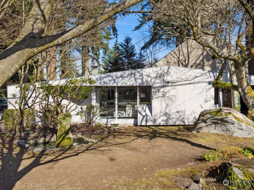 Photo of 1921 Jefferson Way, Lynnwood, WA 98087 (MLS # 2201747)