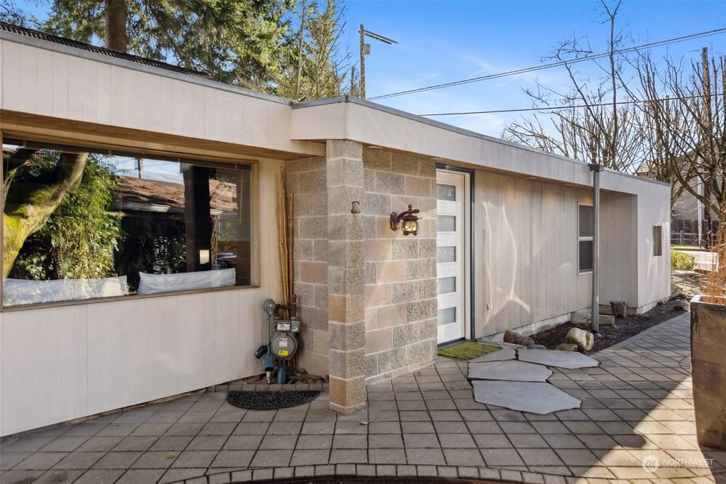 Photo of 1921 Jefferson Way, Lynnwood, WA 98087 (MLS # 2201747)