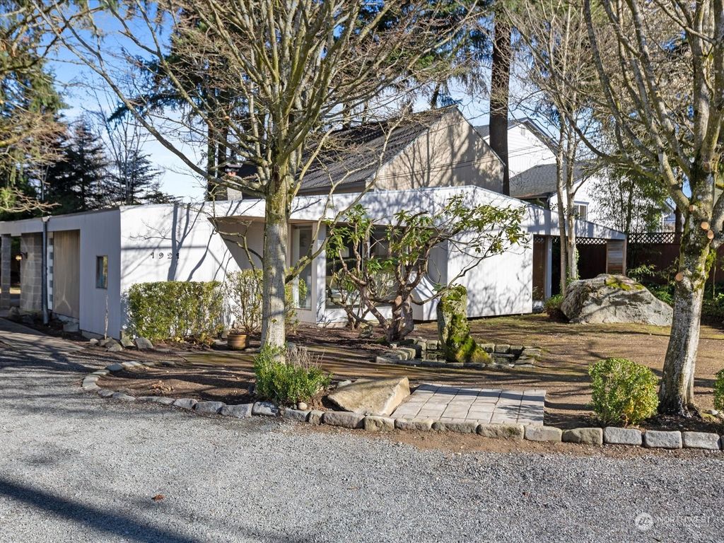 Photo of 1921 Jefferson Way, Lynnwood, WA 98087 (MLS # 2201747)