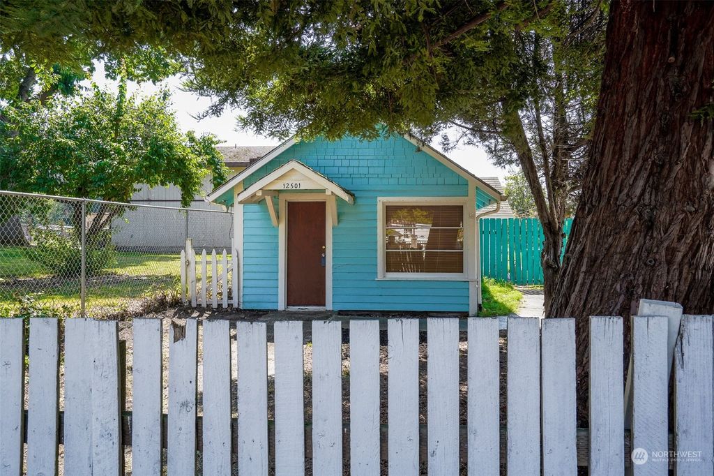 Photo of 12501 50th Place S, Tukwila, WA 98178 (MLS # 2134864)
