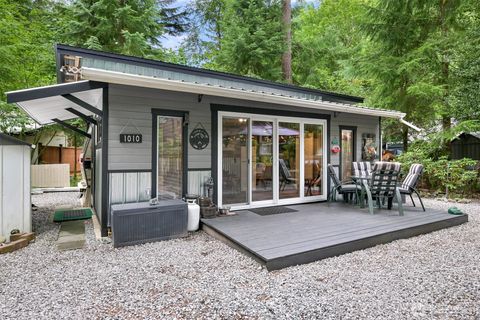 Photo of 1010 Maple Lane, Sumas, WA 98266 (MLS # 2420310)