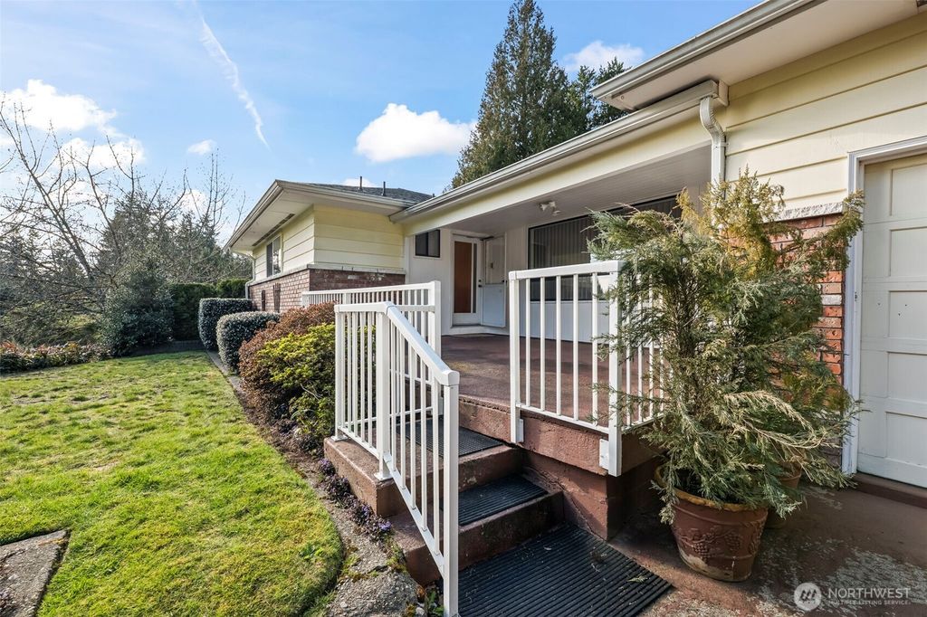 Photo of 14516 SE 178th Place, Renton, WA 98058 (MLS # 2502348)