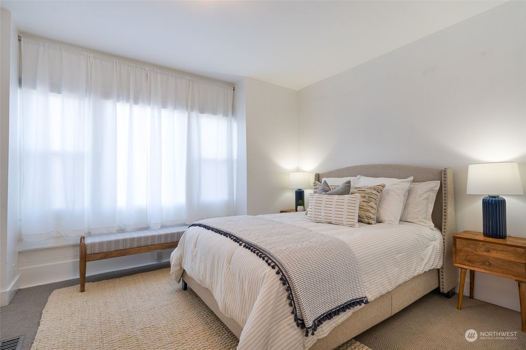 listing image 9360535503145606665