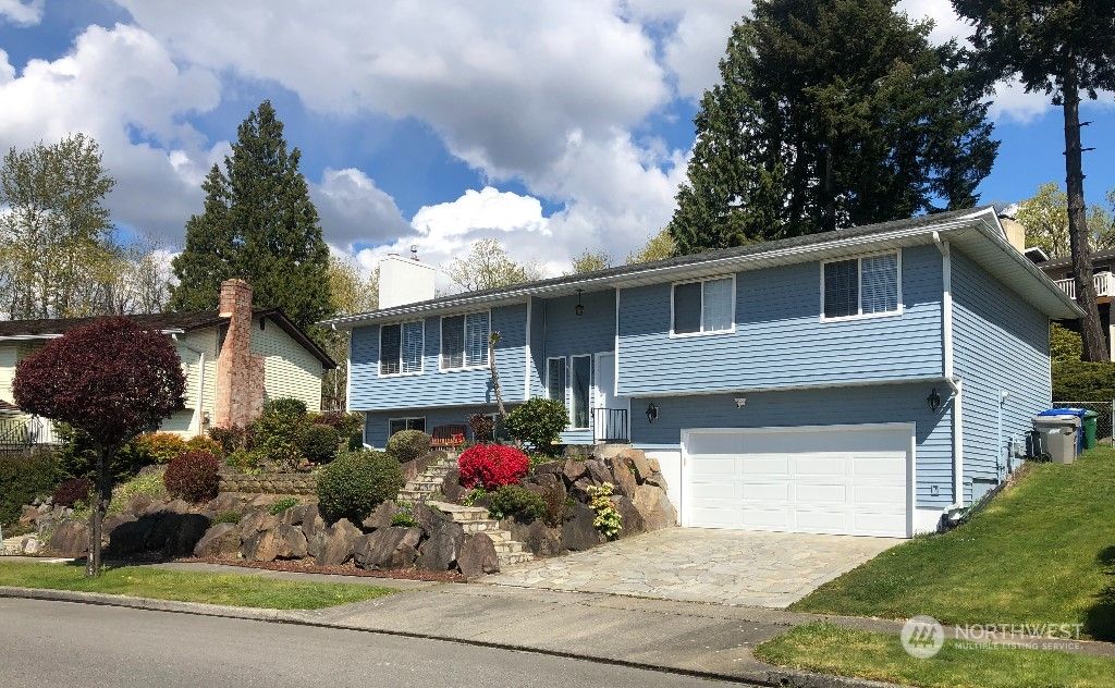 Photo of 422 S 26th Street, Renton, WA 98055 (MLS # 1991899)